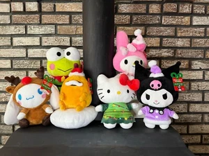 Sanrio Hello Kitty & Friends Weihnachtsedition Keroppi Zimtroll Plüschtiere Neu mit Etikett - Bild 1 von 53