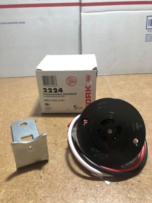 Photoelectric Control Receptacle w/ Mounting Bracket TORK 2224#JB5 - Image 1 of 4