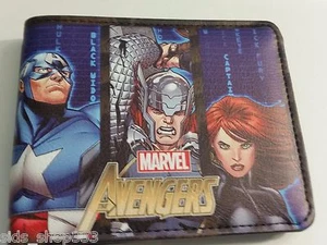 AVENGERS MONTAGE! zweifach faltbare Geldbörse Deadpool Marvel Comics US-Verkäufer Stan Lee - Bild 1 von 1