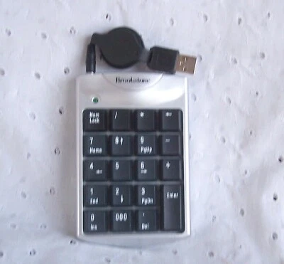 POCKET KEYPAD  W/ RETRACTABLE USB CABLE - MOD 2019- BROOKSTONE - Image 1 of 3