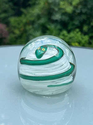 Pisapapeles de cristal de serpiente verde en espiral Fratelli Toso de Murano de colección Foto 1 de 4