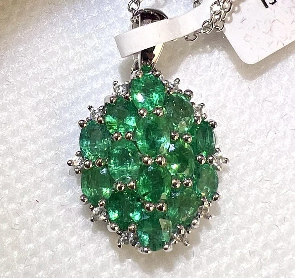 Genuine Natural Stunning Eye Clean Emerald 2.37ct Pendant With Chain Woman Gift - Image 1 of 4