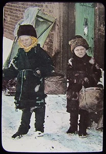 Glass Magic Lantern Slide YOUNG RUSSIAN CHILDREN C1890 PHOTO RUSSIA - Picture 1 of 2