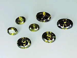 CZ Peridot Green Oval 4x6 7x9 8x10 10x12 mm Loose AAA Cubic Zirconia Gemstone - Bild 1 von 10