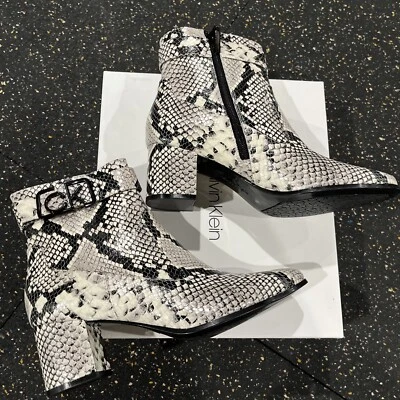Botines CALVIN KLEIN Mujer Gris Piel de Serpiente Cattee Puntera Cuadrada Tacón Bloque 8 M Foto 1 de 4