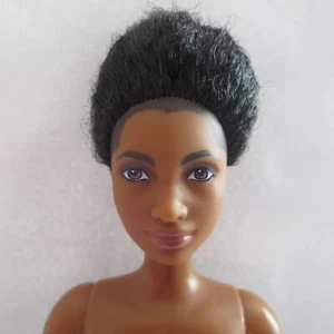 NUEVA 2021 Muñeca Ida B Wells Inspiradora Barbie Mujer Curvilínea Articulada AA Desnuda - Imagen 1 de 5