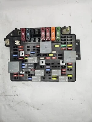 GMC Sonoma 2000-2004 caja de fusibles motor 2,2 L 4 cilindros MT 4x2 (15328925) Foto 1 de 4