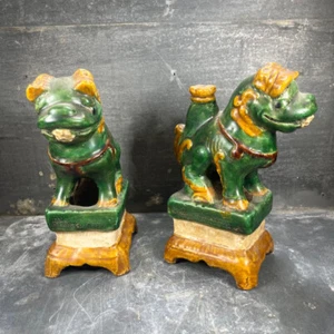 Paire ancienne de Chiens Fô céramique émaillée sancai, Ming XVIIe. Chine - Foto 1 di 13