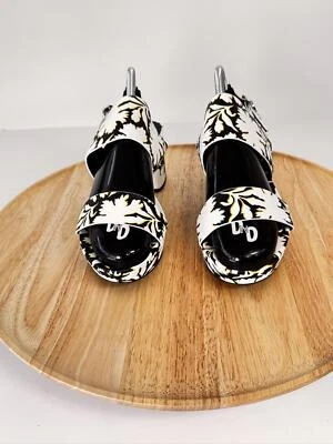 Sandalias de plataforma para cámara AEROSOLES blancas florales de cuero sintético talla 10W Foto 1 de 4