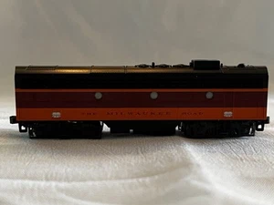 Kato N Scale Milwaukee Road FP7B Locomotive with DCC - Picture 1 of 14