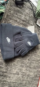 Nike Boys 8/20 2-Piece Set Hat and Gloves Obsidian - Picture 1 of 3
