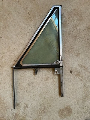 International Scout II 1971-1980 puerta de pasajero montaje de ventana de ventilación original Foto 1 de 4