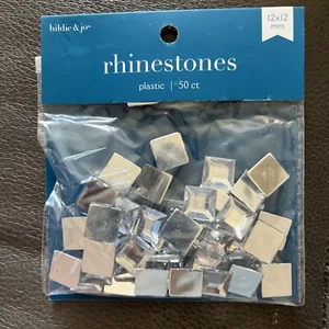 59 piezas de diamantes de imitación espalda plana tamaño 12x12 mm Hildie & Jo - Imagen 1 de 1