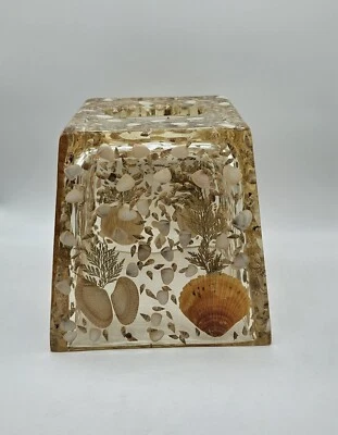 Cubierta de caja de pañuelos de acrílico vintage Lucite conchas marinas 8" océano mar playa náutica  Foto 1 de 4