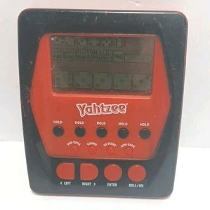 Yahtzee Handheld elektronisches Spiel Hasbro A2125 rot & schwarz - Bild 1 von 2