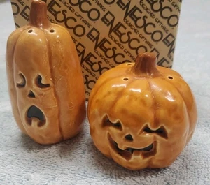 Vintage Enesco Halloween Salt and Pepper Shakers, Pumpkin / Jack O Lantern & Box - Picture 1 of 11