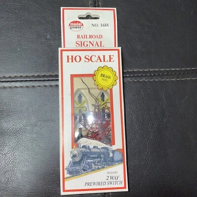 MODEL POWER HO LIGHTED RAILROAD SIGNEL INCLUDES 2 WAY PREWIRED SWITCH  NO. 1681 - Image 1 of 4