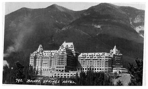 BANFF AB -The Banff Springs Hotel ~ Foto Real Postal RPPC - Foto Byron Harmon - Imagen 1 de 2