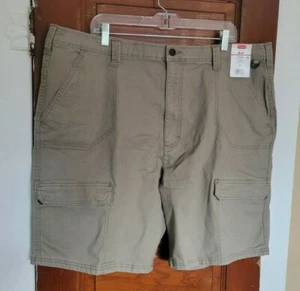 NWT WRANGLER Men's 42 Beige Cotton Spandex Cargo 9" Inseam Shorts - Picture 1 of 4
