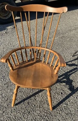 Muy bonito antiguo S. Bent & Bros. Silla de arce. Foto 1 de 4