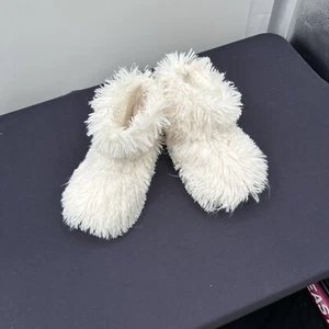 JUSTICE girls Faux Fur SHAGGY White Pull On Slippers! Size 6-7 Medium - Picture 1 of 6