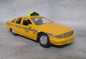 Welly 1990-98 Chevrolet Caprice Taxi Cab in gelb Maßstab 1:43 Diecast - Bild 1 von 7