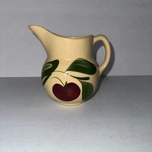 Jarra de manzana de 3 hojas Watt Pottery #15 5-1/2 pulgadas crema, leche, jarabe - Imagen 1 de 7