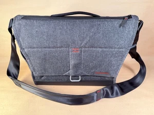 NICE Peak Design Everyday Messenger 15 Camera Bag - Ash Gray - Free Shipping - Picture 1 of 19