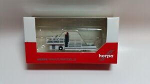 Herpa 557542 - 1/200 Scenix - Container Loader - New