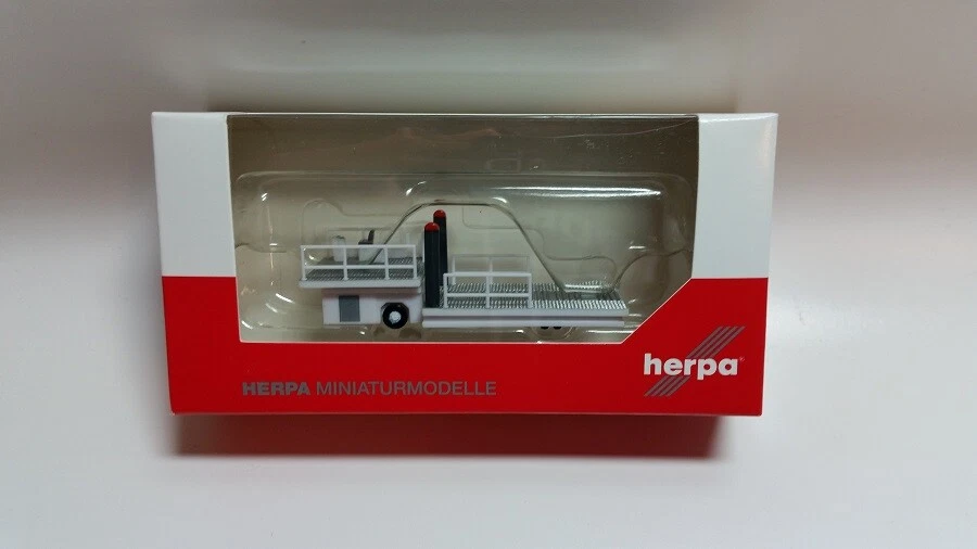 Herpa 557542 - 1/200 Scenix - Container Loader - New - Image 1 of 1