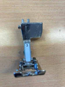 Bernina 3 Knopfloch Nähfuß Old Style Krappe schwarz Zahl - Bild 1 von 2