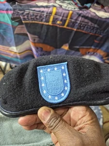 "Vintage schwarzes Woll-Militär-Barett - Klasse 6 / Größe 6 7/8 - gebraucht mit Spuren" - Bild 1 von 4