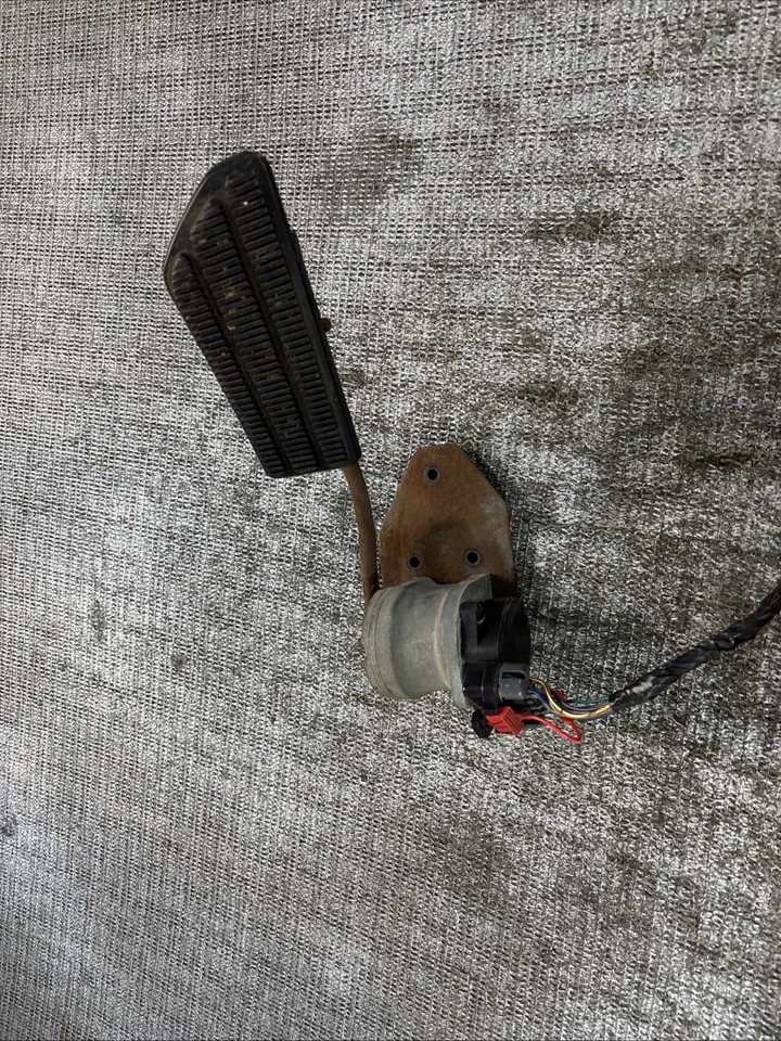 gmc sierra 3500 accelerator pedal assembly 3500 - Image 1 of 4