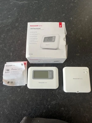 Honeywell T3R Wireless Programmable Thermostat -  T3H700RF0096  used - Image 1 of 2