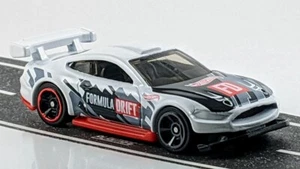 Custom '18 Ford Mustang GT / White / Hot Wheels / 2021 - Picture 1 of 2
