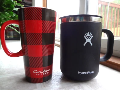 Taza de viaje aislada Hydro Flask (24 oz) + taza de cerámica alta Caribou Coffee (18 oz) Foto 1 de 4