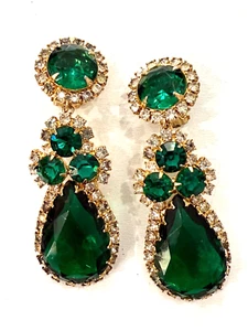 Vintage Hattie Carnegie Stamped Faux Emerald Green Tear Drop Clip On Earrings - Picture 1 of 8