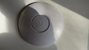 Ubiquiti Unifi UAP Wireless Access Point with 24V PoE adapter and UK power lead - Picture 1 of 4