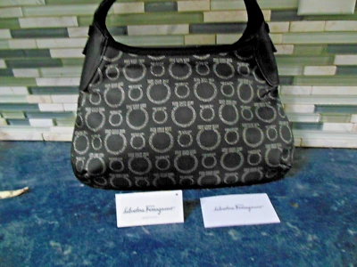 BOLSO DE MANO FARRAGAMO PVC NUNCA USADO TODAVÍA TIENE ETIQUETAS ORIGINALES Foto 1 de 4