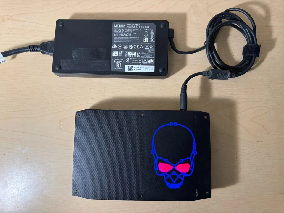 Intel NUC BOXNUC8I7HNK1 i7-8705G 16 GB RAM CON gráficos Radeon RX Vega M GL SIN DISCO DURO Foto 1 de 4