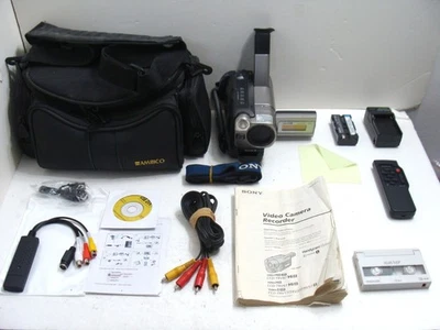 Sony CCD-TRV57 Video8 8mm Camcorder Nightshot 20x Zoom + Video Transfer Kit - Image 1 of 4