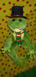 DOUGLAS CO. CUDDLE TOYS Vintage 14" Peluche Rana di Natale in Top Hat & Sciarpa - Foto 1 di 4