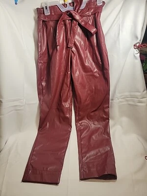 Pantalones de cuero sintético con cinturón cintura alta bolsa de papel borgoña casi famosos M nuevos con etiquetas Foto 1 de 4