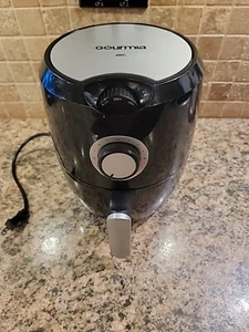 TESTED!! Gourmia 2.2 QT Compact Air Fryer Model No. GAF236BK.  - Picture 1 of 10