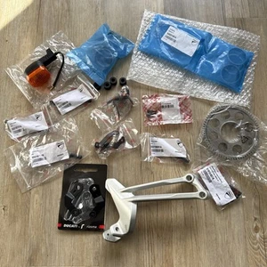 Pacchetto Lotto Lavoro Reg IVA Fast Post Accessori Ricambi Moto Originali Ducati - Foto 1 di 21