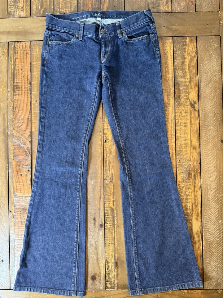 Calça jeans LOFT Ann Taylor feminina moderna flare tamanho 6 lavagem escura elástica - Imagem 1 de 4