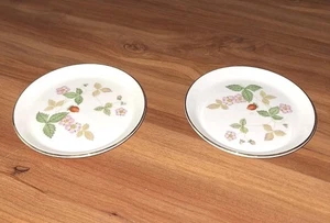 WEDGWOOD WILDE ERDBEERE SCHMUCKTABLETT 2 STÜCK - Bild 1 von 2