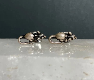 ¡Pequeños aretes de plata de ley con ratón! STUDS * RATA Foto 1 de 4