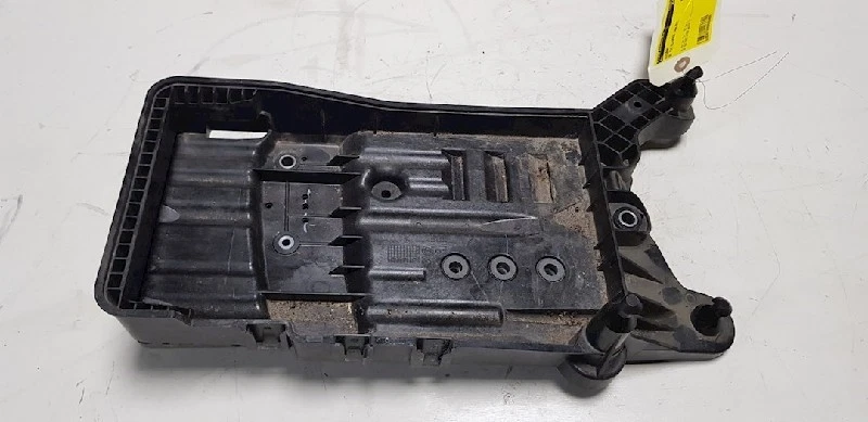 BATTERY BOX BATTERY BOX Volkswagen Tiguan Allspace (BW2) 2017 5QF915321C - Image 1 of 1