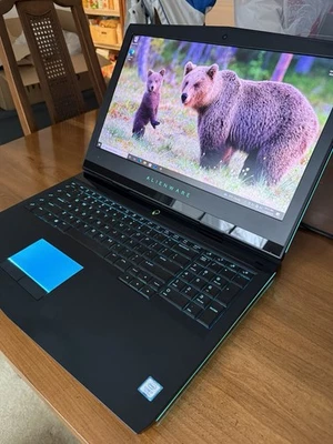 Portátil Alienware 17 R4 Intel i7-7820HK 32 GB Ram GTX 1080 W10 pro, excelente estado Foto 1 de 4